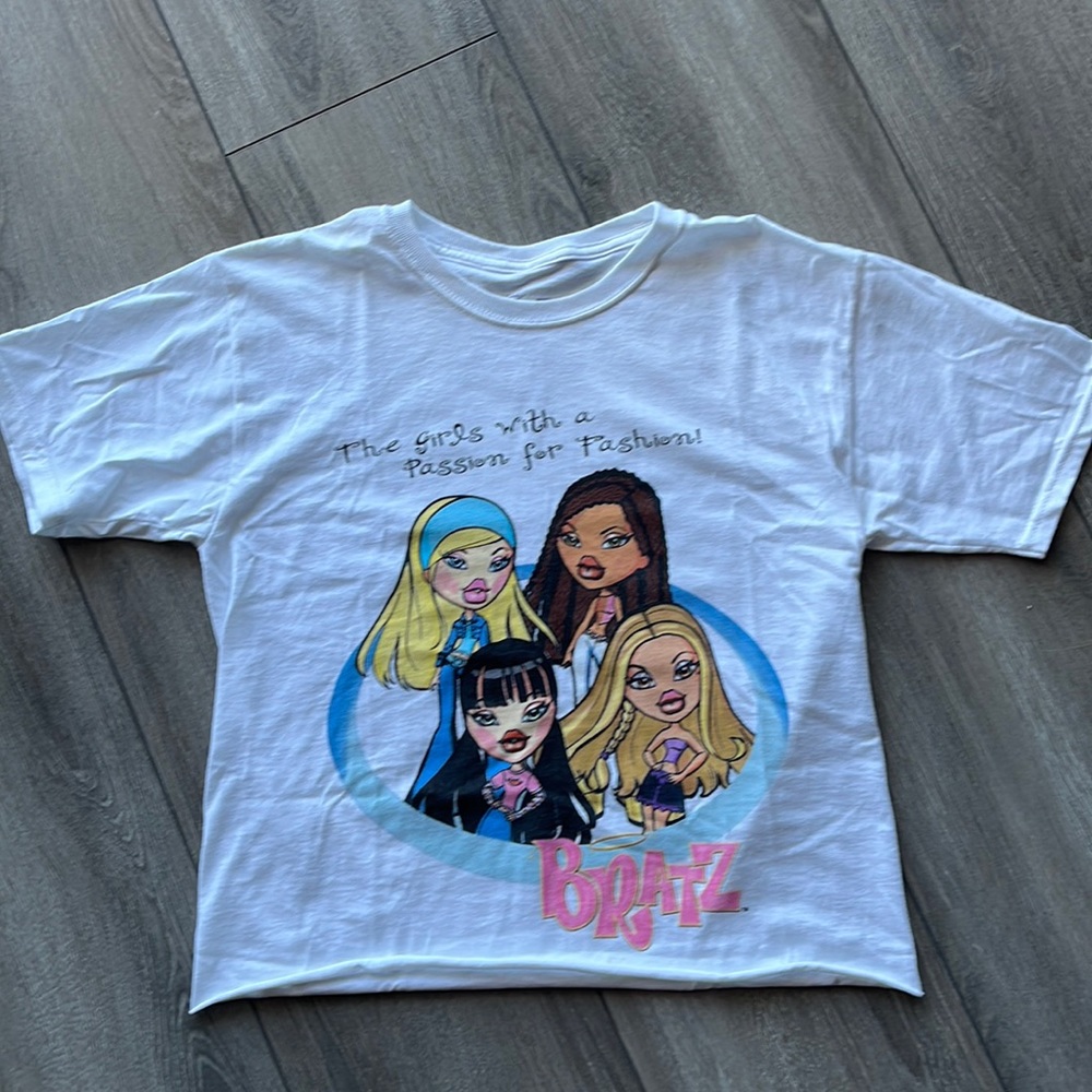 BRATZ | White Cropped T-Shirt